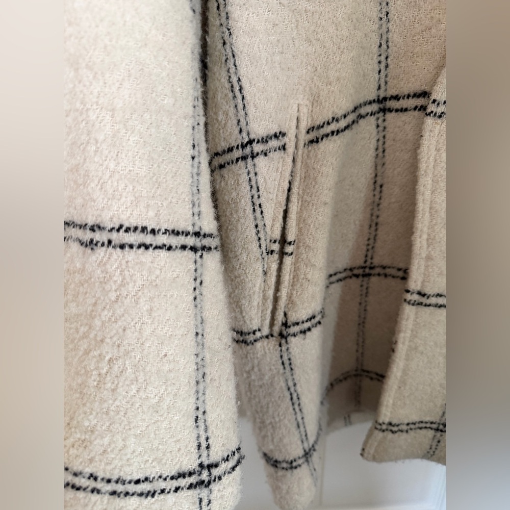 Banana Republic Bouclé Cocoon Wool Oversized Pea Coat in Windowpane Check - Picture 7 of 9